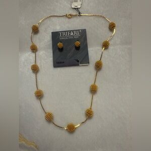 Trifari Vintage Gold Necklace with Matching Post Earrings